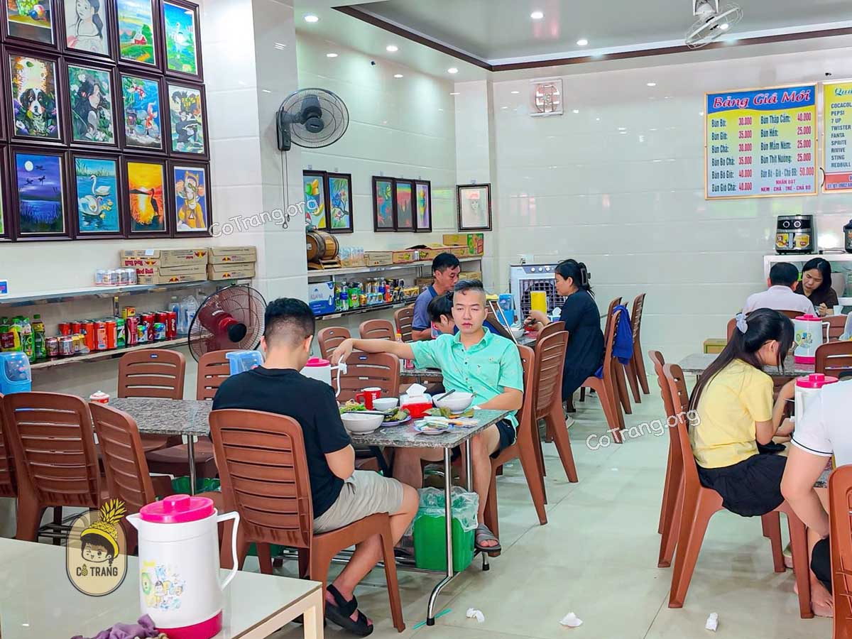 Không gian tại quán Bún Cố Đô - Đồng Hới