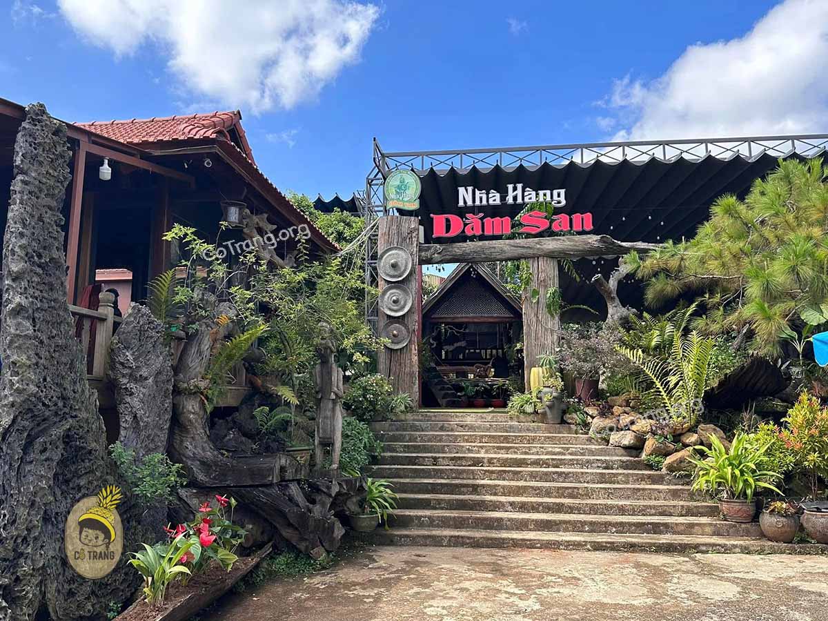 Không gian tại Nhà hàng Dăm San Gia Lai