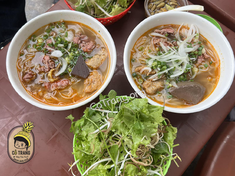 Bún Bò Huế Bà Gái - Quán Bún Bò nổi tiếng và đông khách tại Huế, menu, review