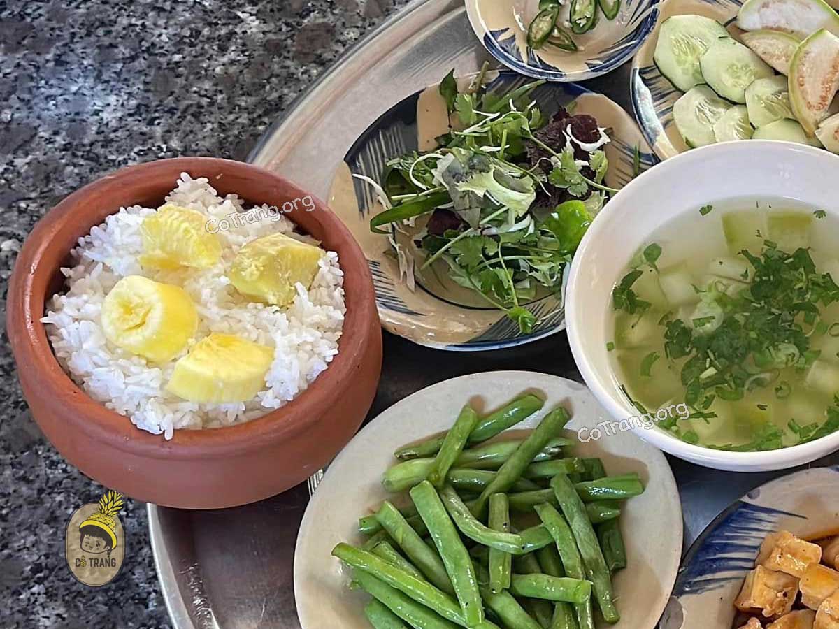 Cơm Độn Bao Cấp - 05 Wừu, TP. Pleiku, Gia Lai