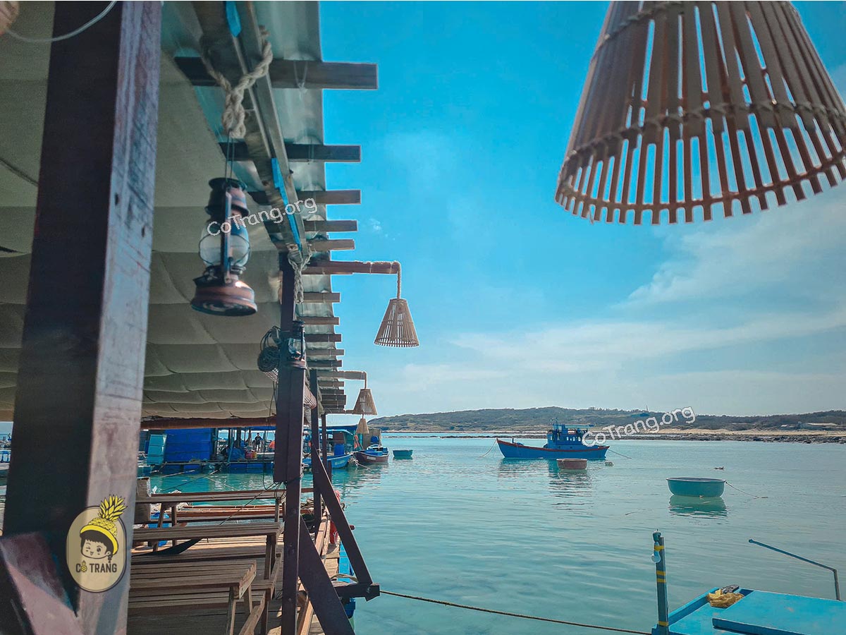 Không gian tại Bè hải sản Phú quý Trips