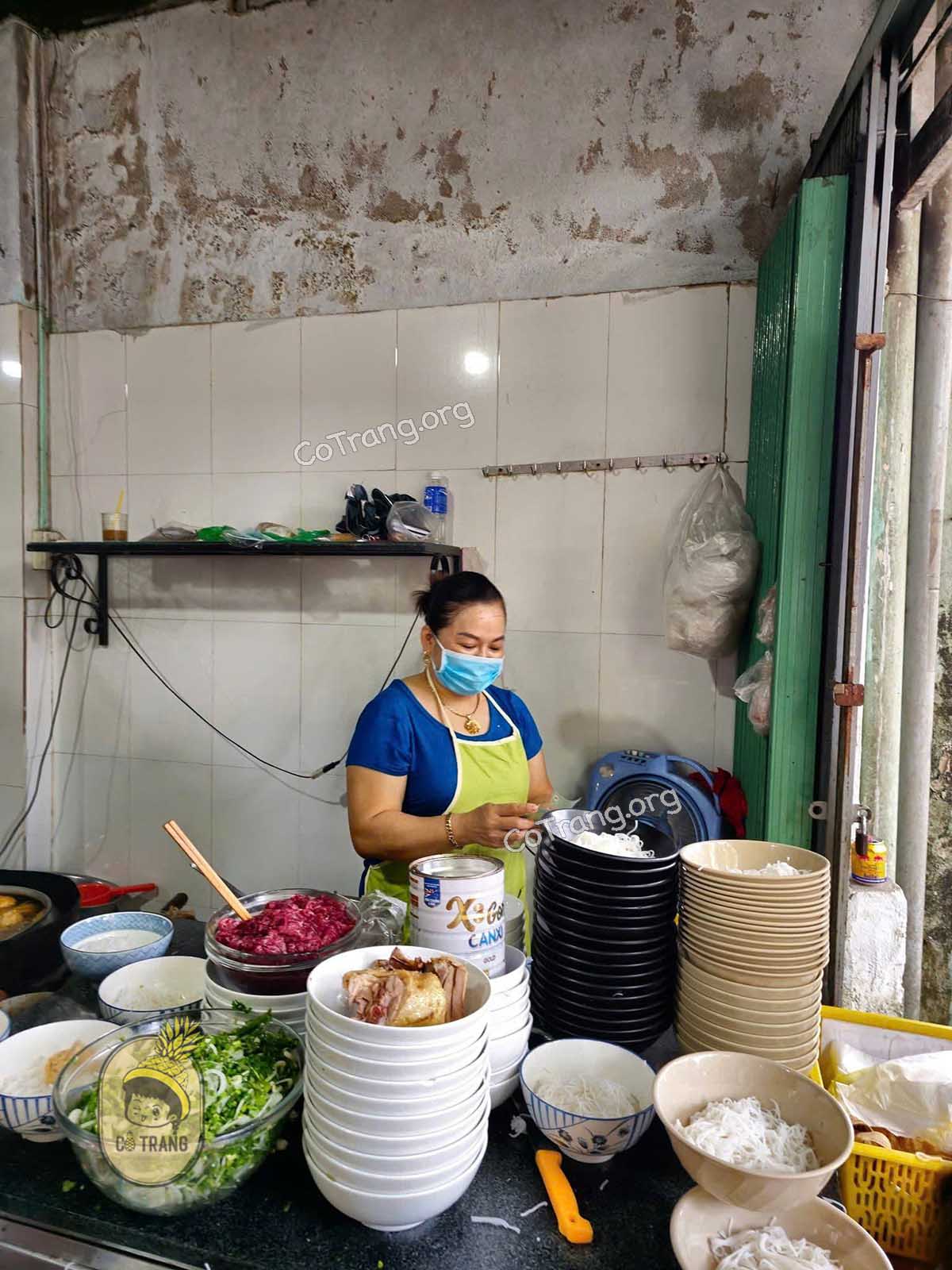 Bún Bò Huế O Phượng - 24 Nguyễn Khuyến, Huế
