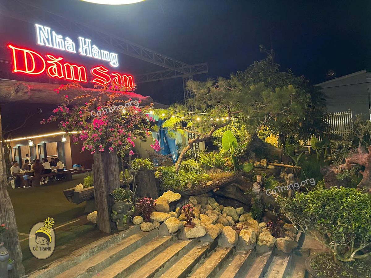 Không gian tại Nhà hàng Dăm San Gia Lai