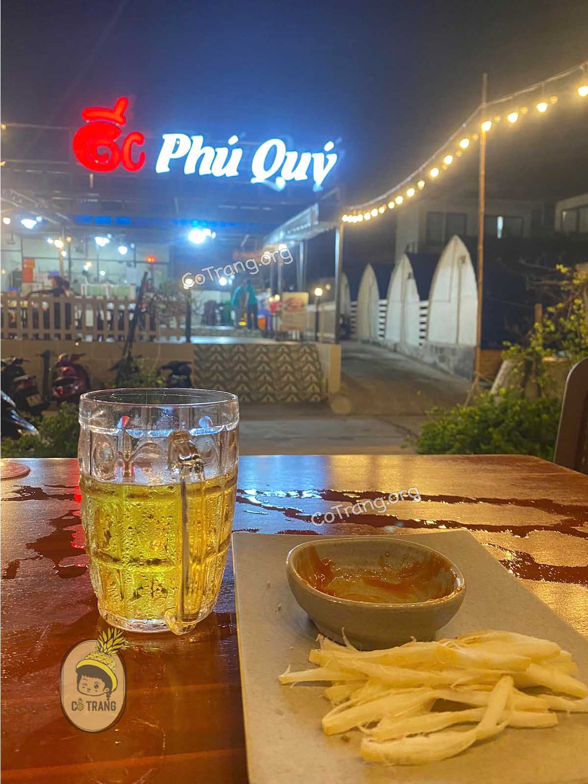 Ốc Phú Quý - bờ kè ven biển của xã Tam Thanh, Phú Quý