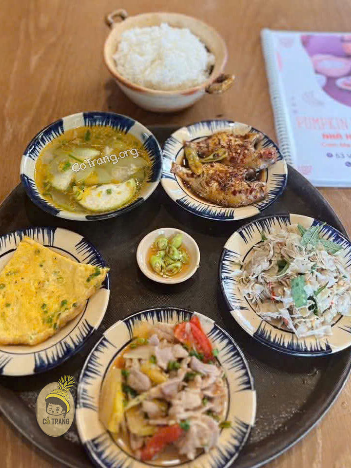 Không gian và món ăn tại Pumpkin Restaurant Huế