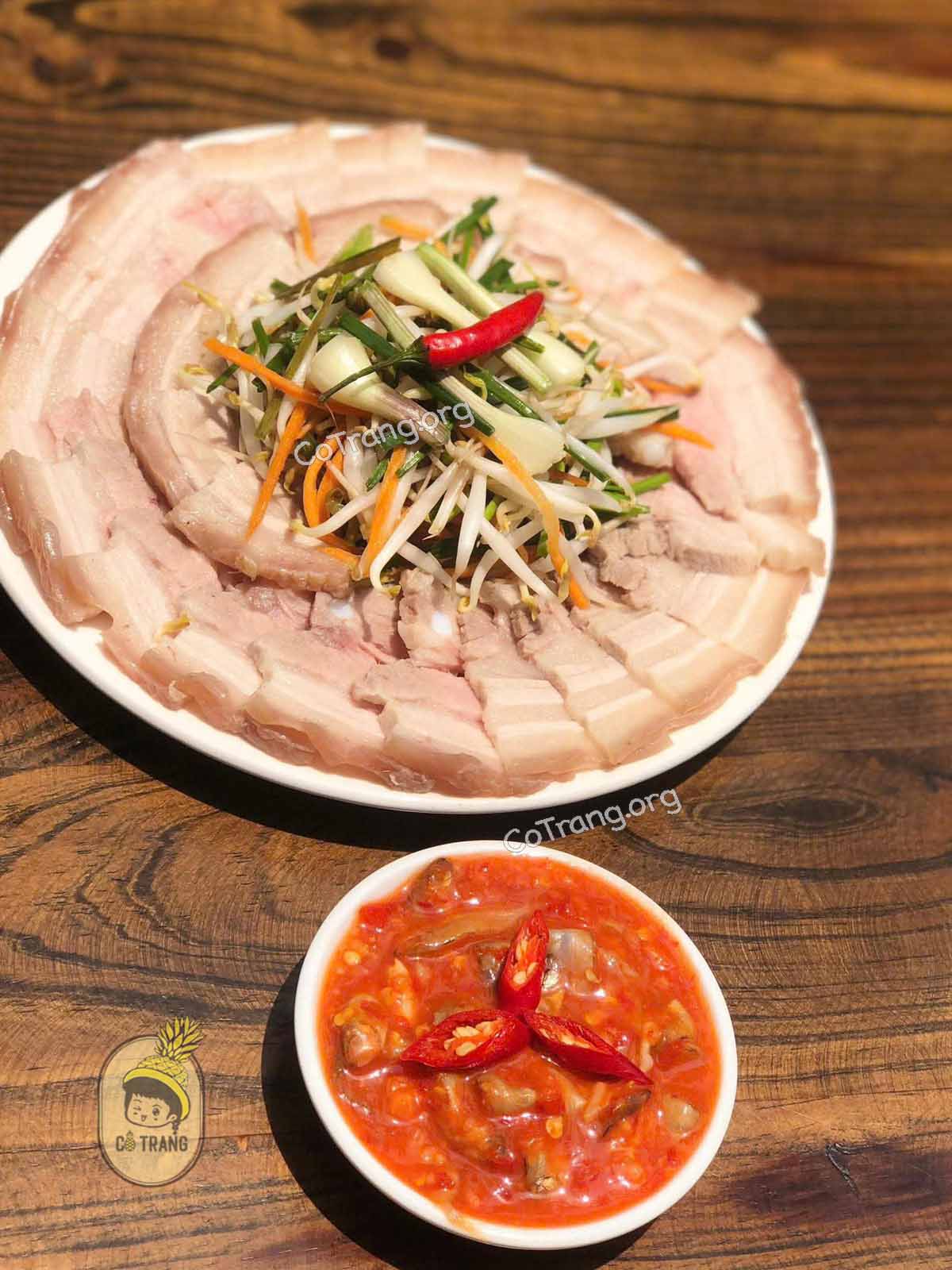 Không gian và món ăn tại Pumpkin Restaurant Huế