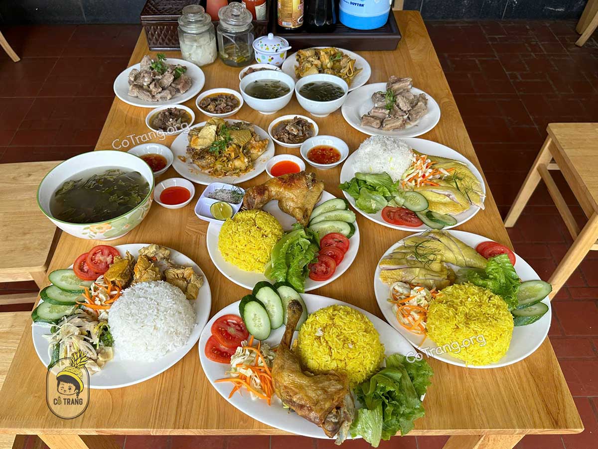 Cơm Gà Dông Ưng 2 - 155 Phạm Ngọc Thạch, Pleiku, Gia Lai