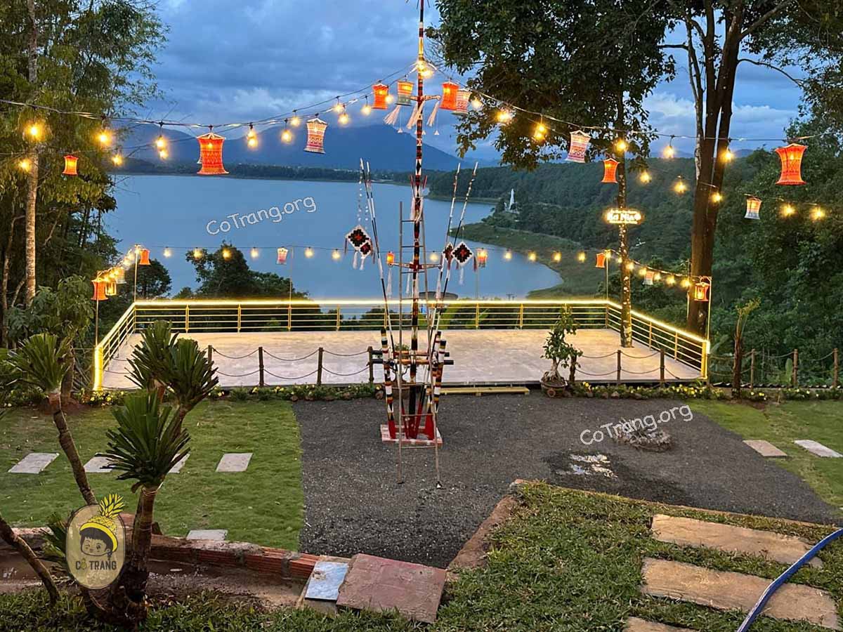 Không gian tại Ẩm thực Kơ Nia - Cơm Lam Gà Nướng Gia Lai