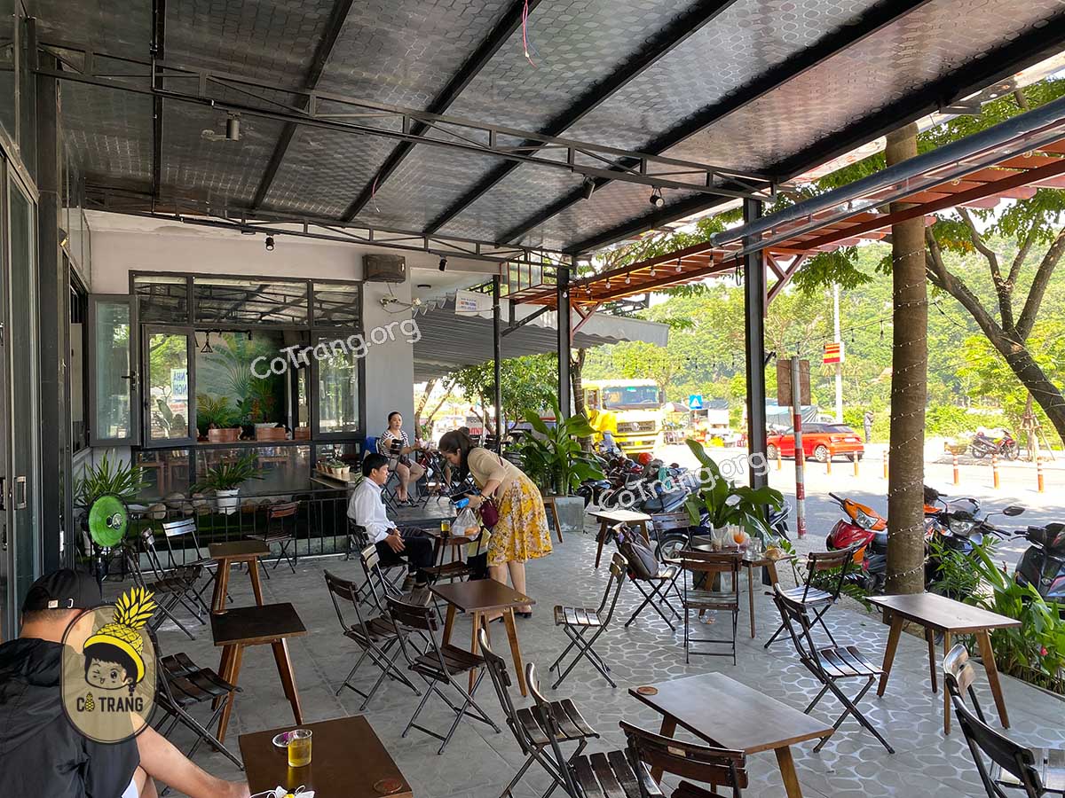 Không gian và thức uống tại Quán