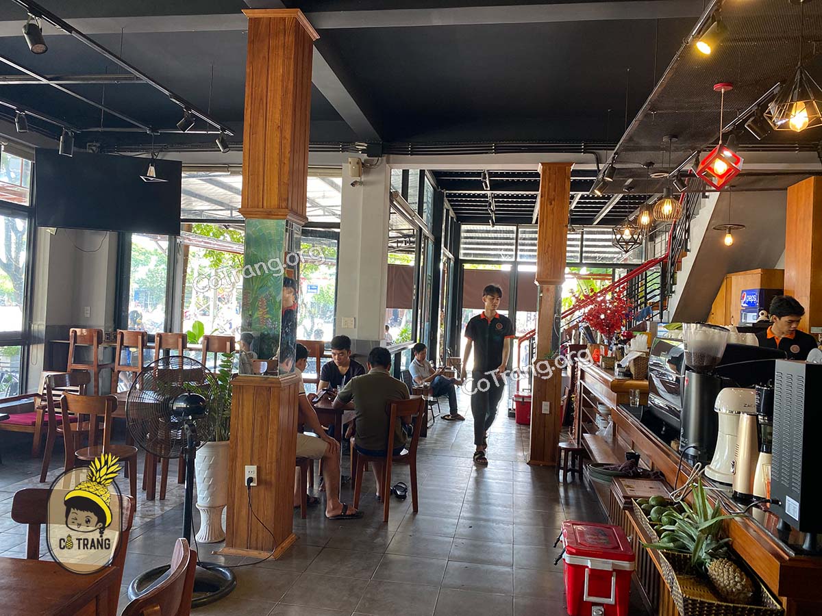 Không gian và thức uống tại Quán