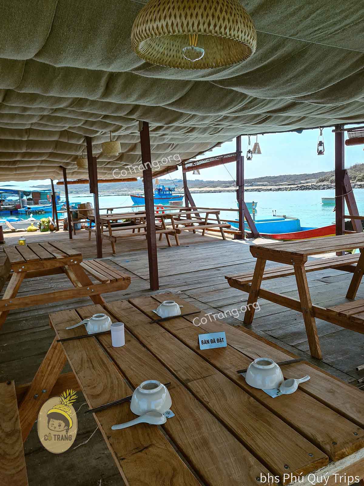 Không gian tại Bè hải sản Phú quý Trips