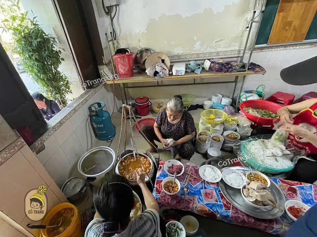 Không gian tại Bún Bò Mệ Kéo, Huế (ảnh sưu tầm)
