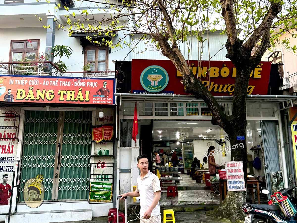 Menu và Không gian tại Bún Bò Huế O Phượng, Huế
