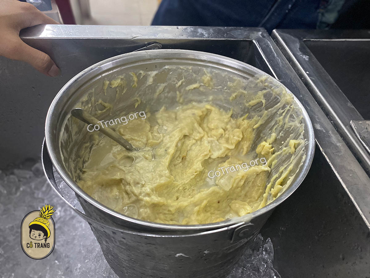 Không gian và món ăn thực tế tại Quán