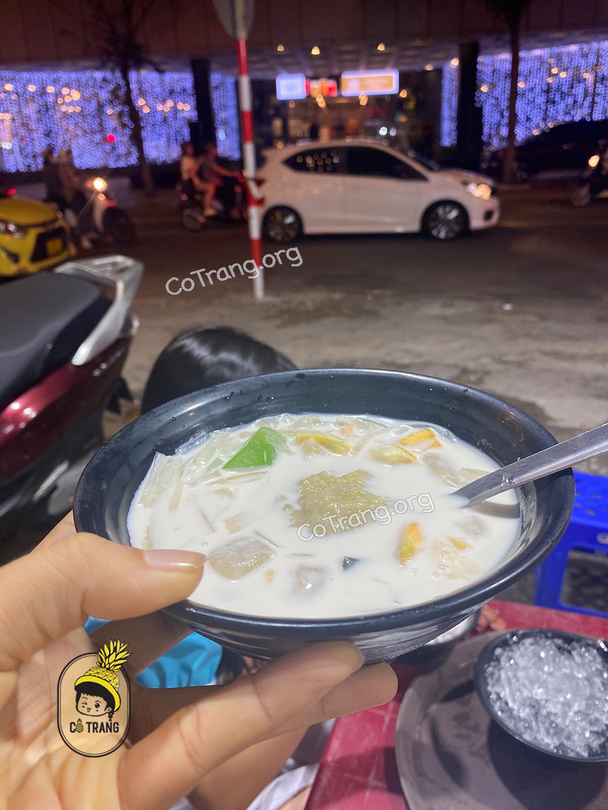 Không gian và món ăn thực tế tại Quán