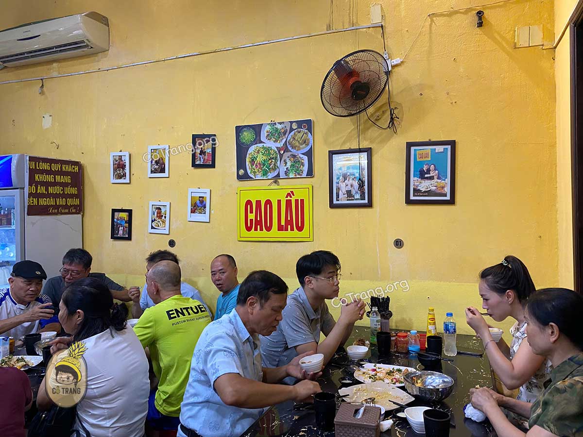 Không gian tại Cơm gà Nga Hội An