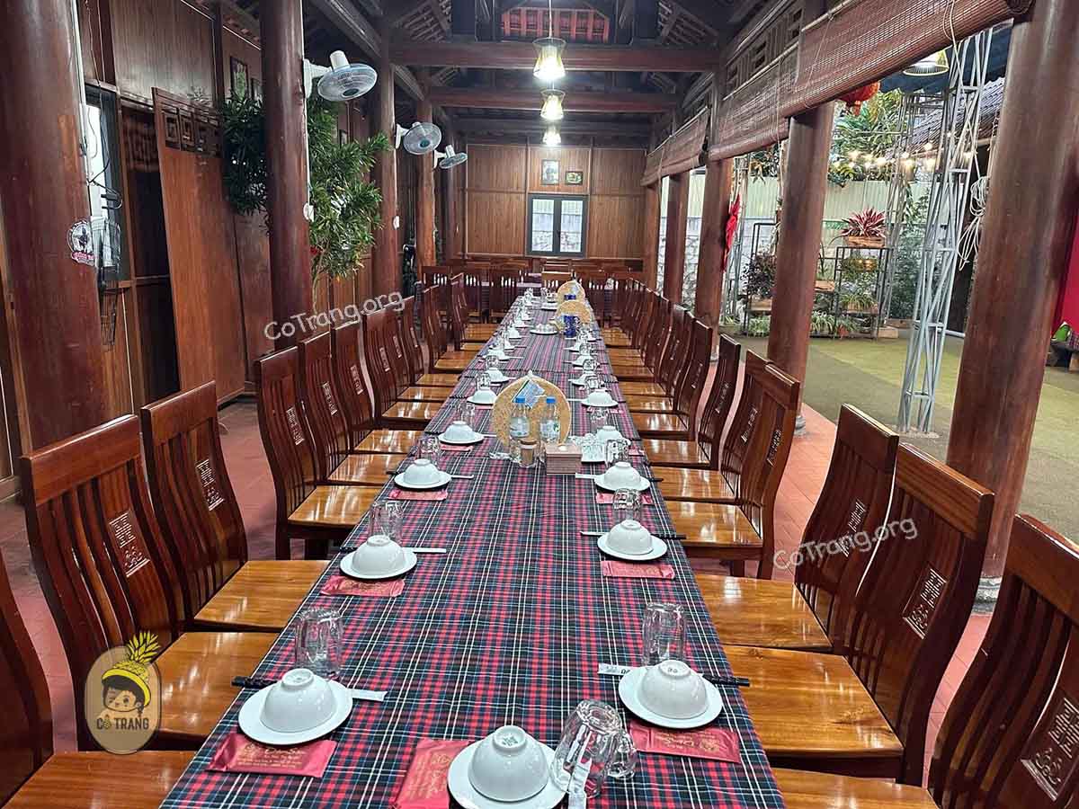 Không gian tại Nhà hàng Dăm San Gia Lai