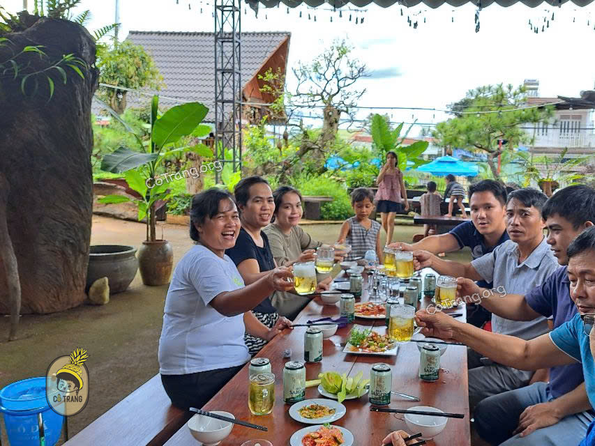 Không gian tại Nhà hàng Dăm San Gia Lai