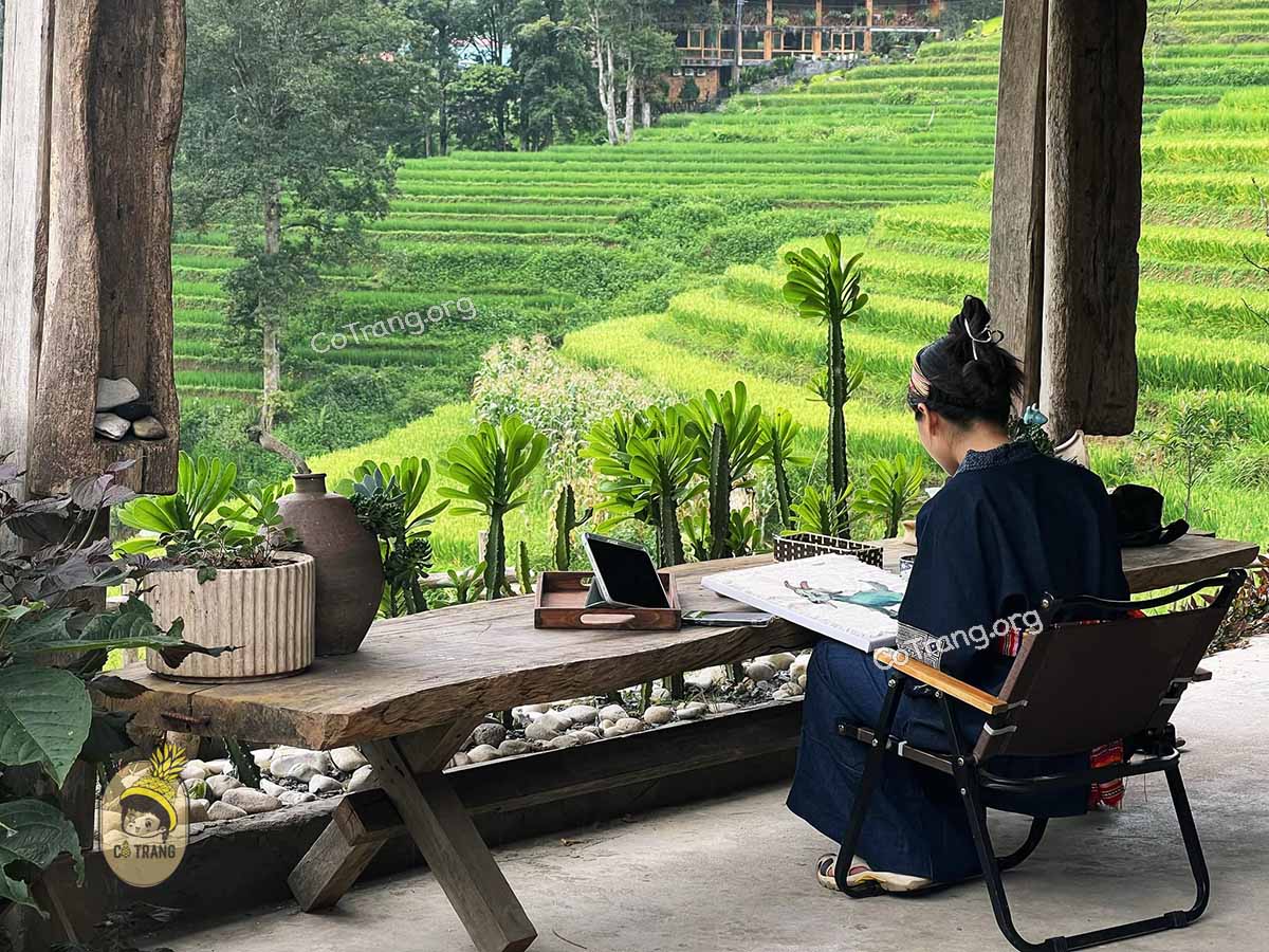 Menu và góc checkin tại Pavi Garden Coffee Sapa 