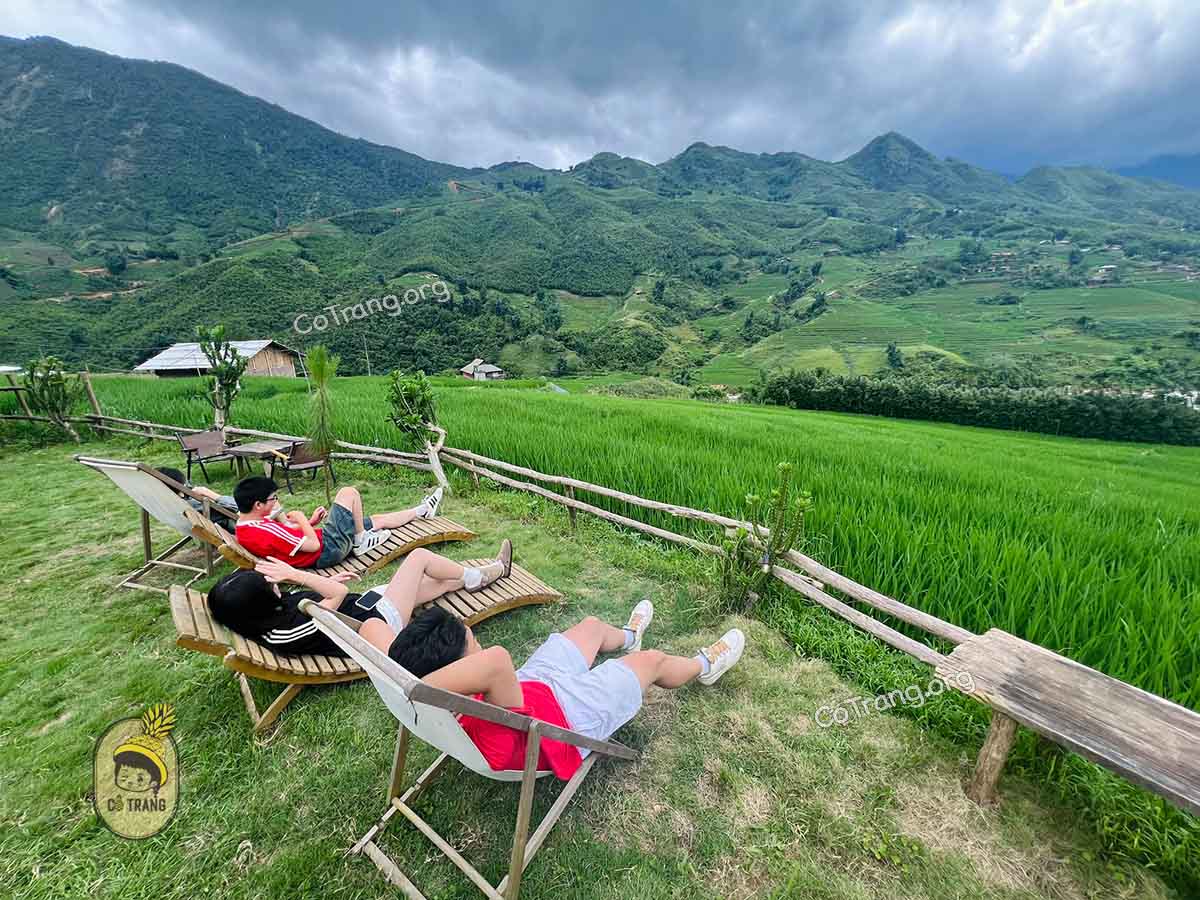 Menu và góc checkin tại Pavi Garden Coffee Sapa 