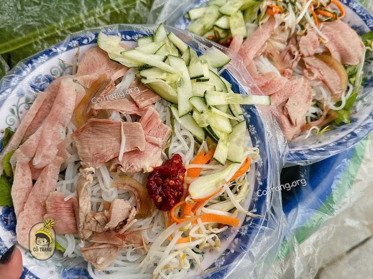 Món ăn tại Bún Mắm Nêm O Bê, Huế