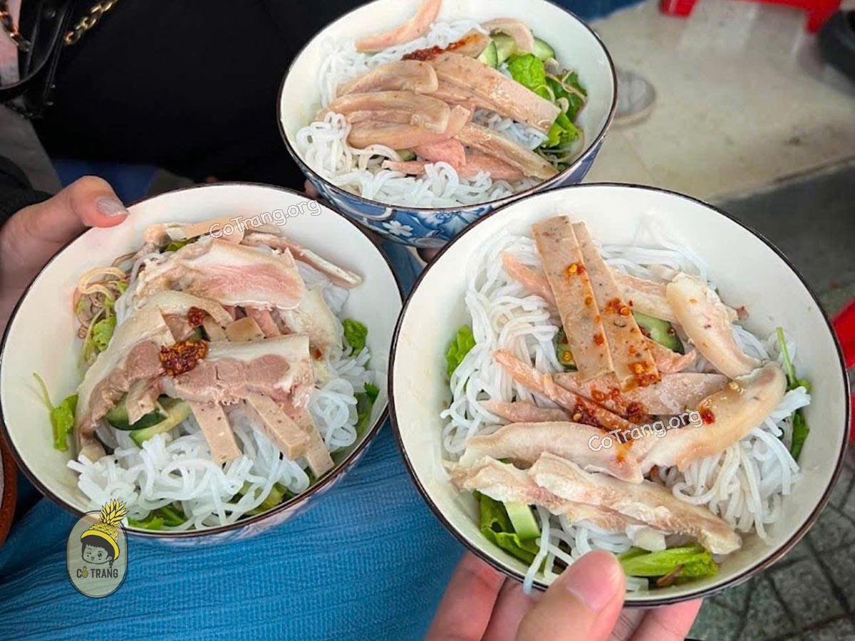 Món ăn tại Bún Mắm Nêm O Bê, Huế