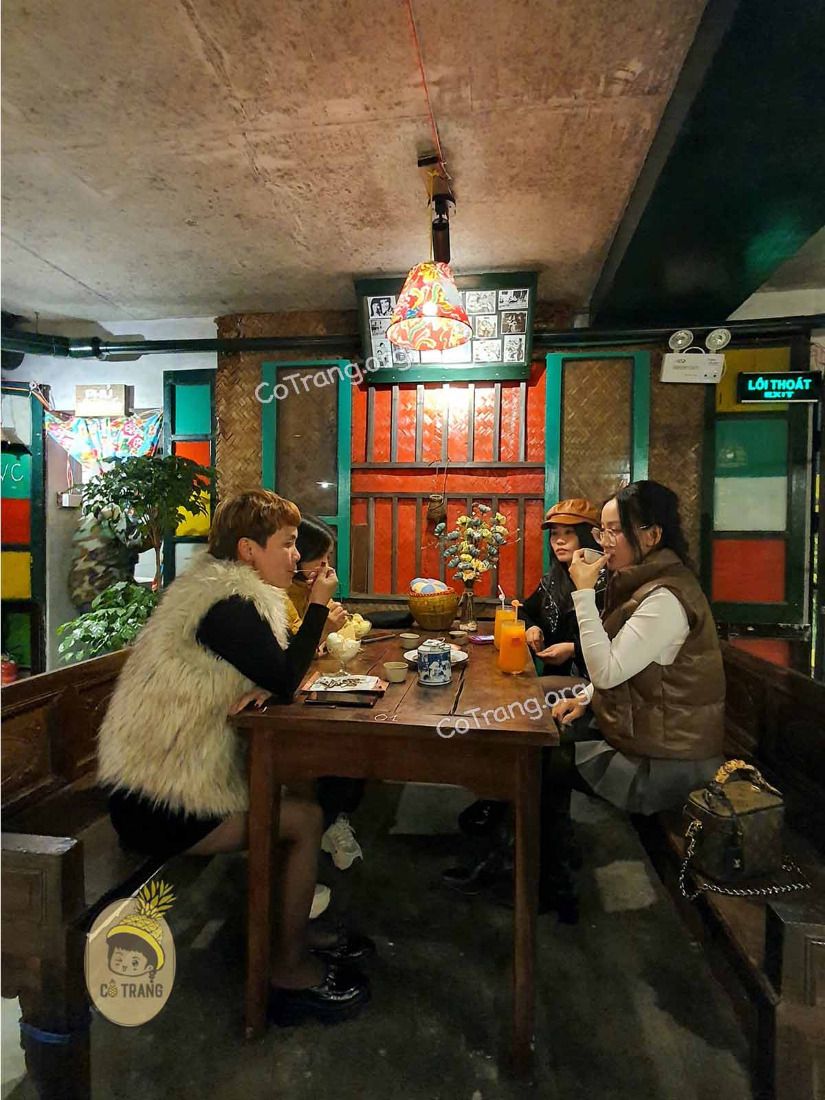 Không gian tại Cà Phê Bao Cấp Sapa