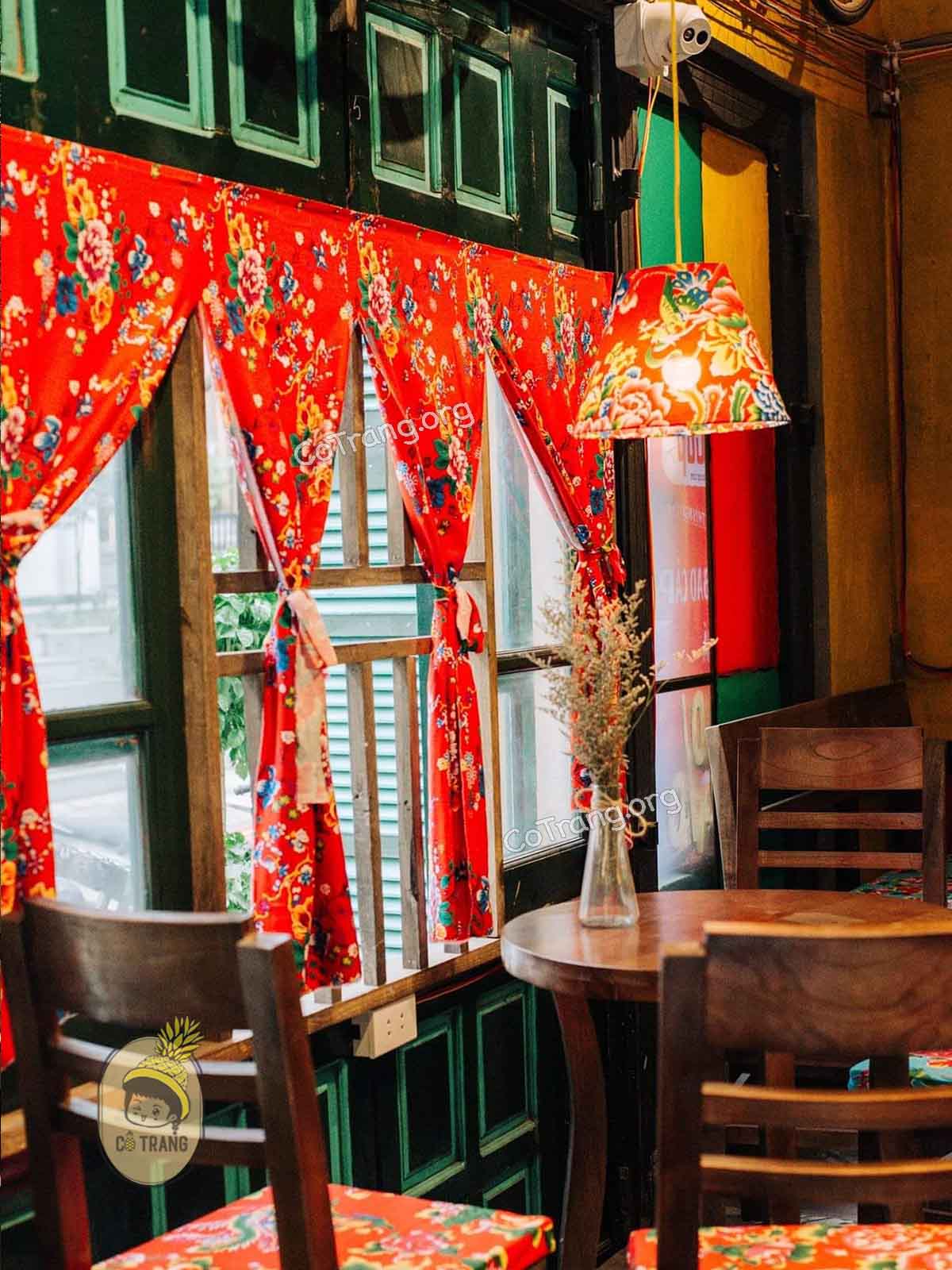 Không gian tại Cà Phê Bao Cấp Sapa