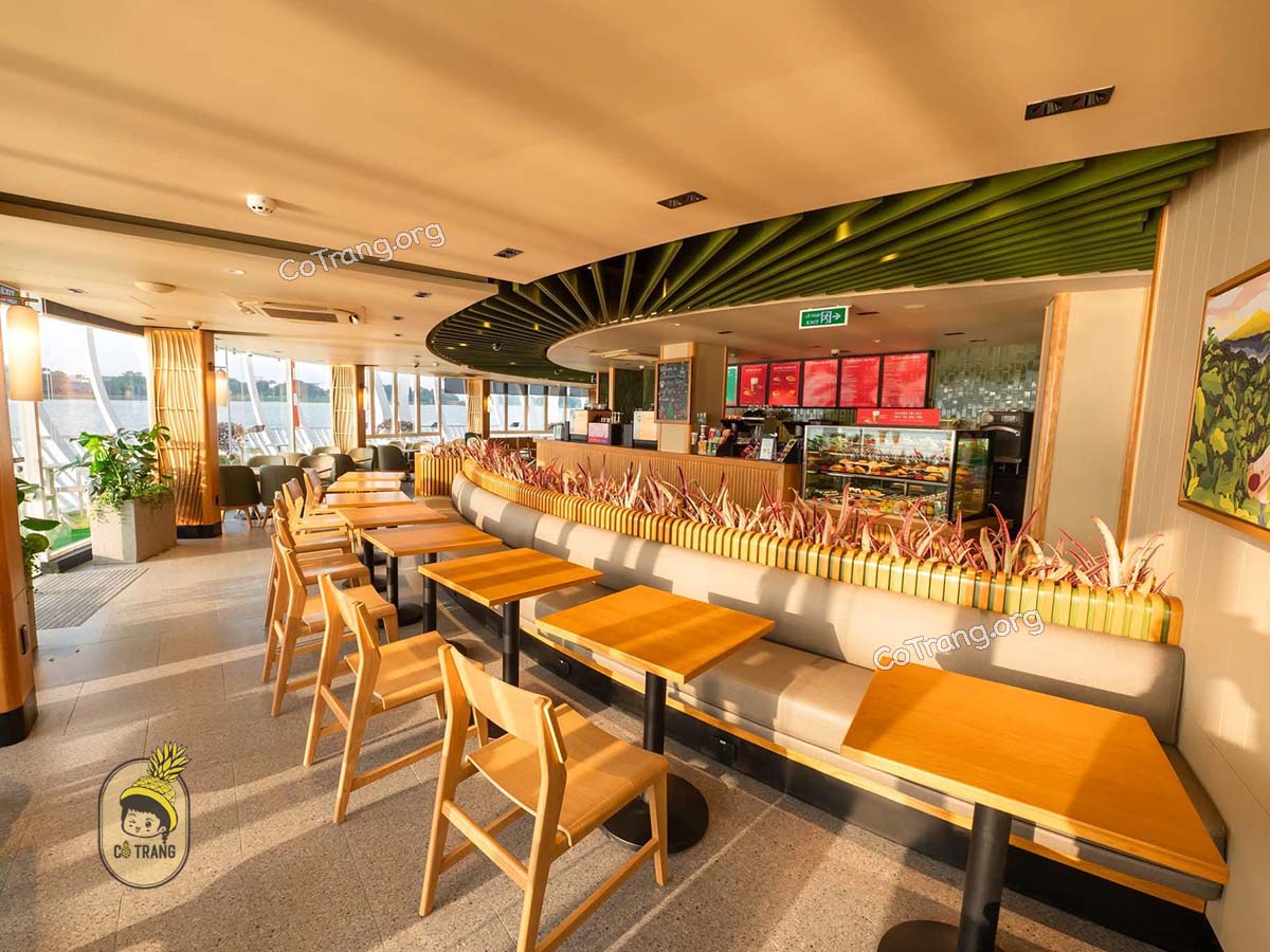 Không gian tại Starbucks Huế