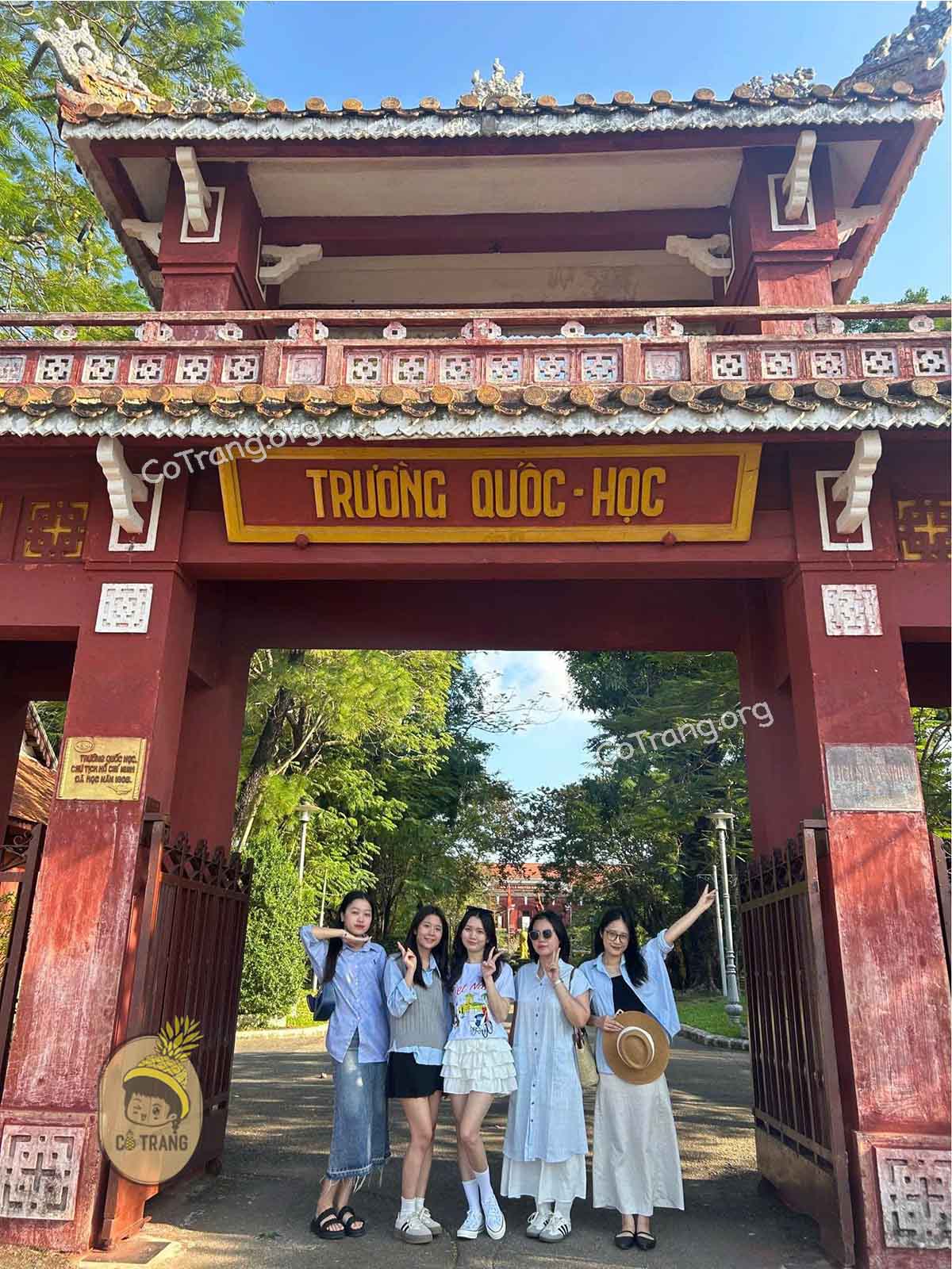 Góc checkin tại Trường Quốc Học Huế (ảnh sưu tầm)