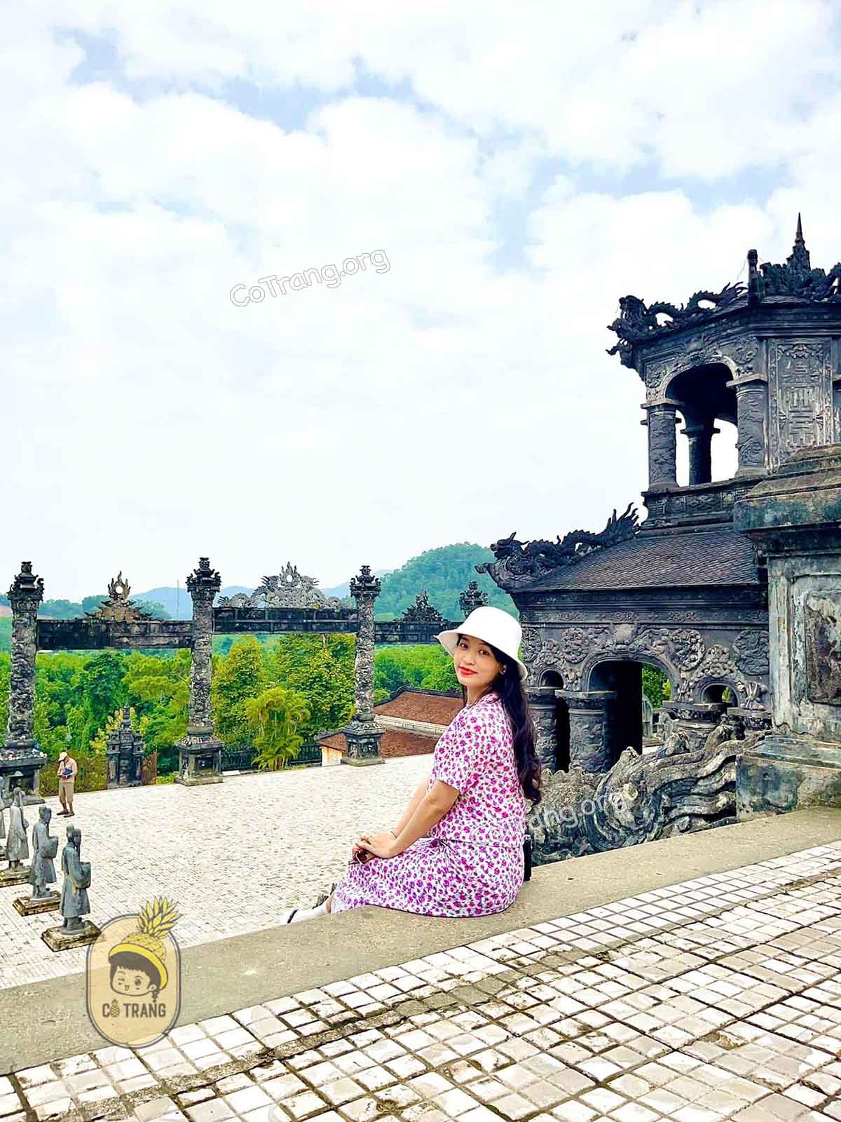 Góc checkin đẹp tại Lăng Khải Định Huế (ảnh sưu tầm)