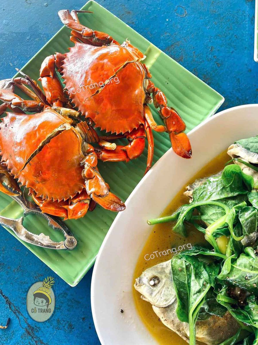 Thức ăn tại  Đầm Chuồn Huế 