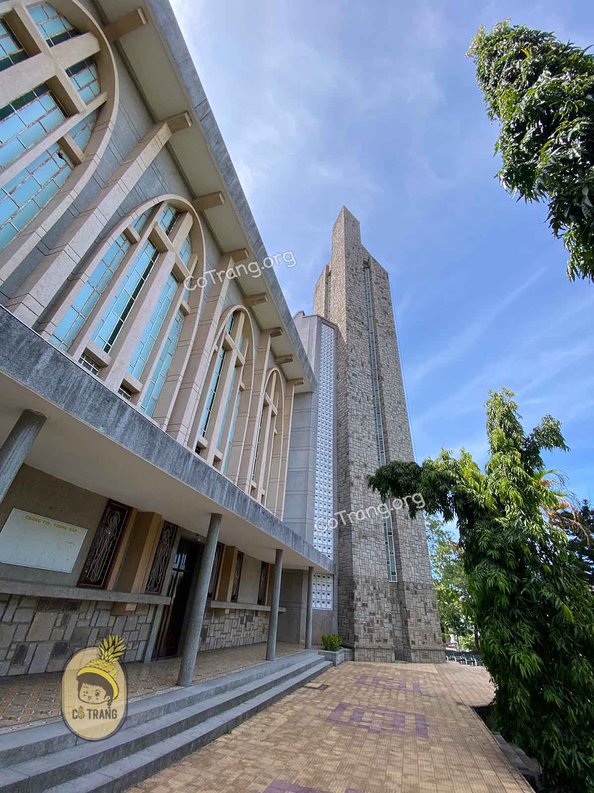 Không gian thực tế tại Nhà Thờ Phủ Cam Huế