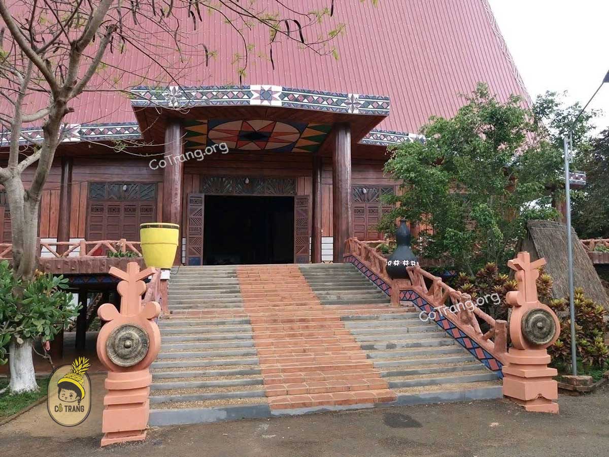 Không gian tại Nhà Thờ Pleichuet Gia Lai 