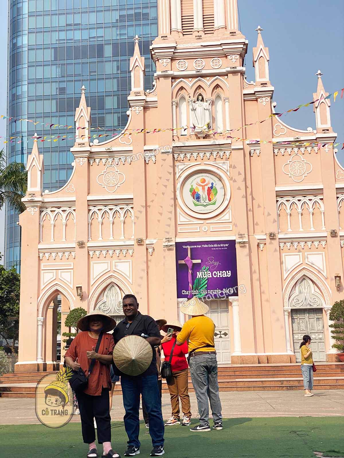 Góc check-in tại Nhà Thờ Con Gà Đà Nẵng