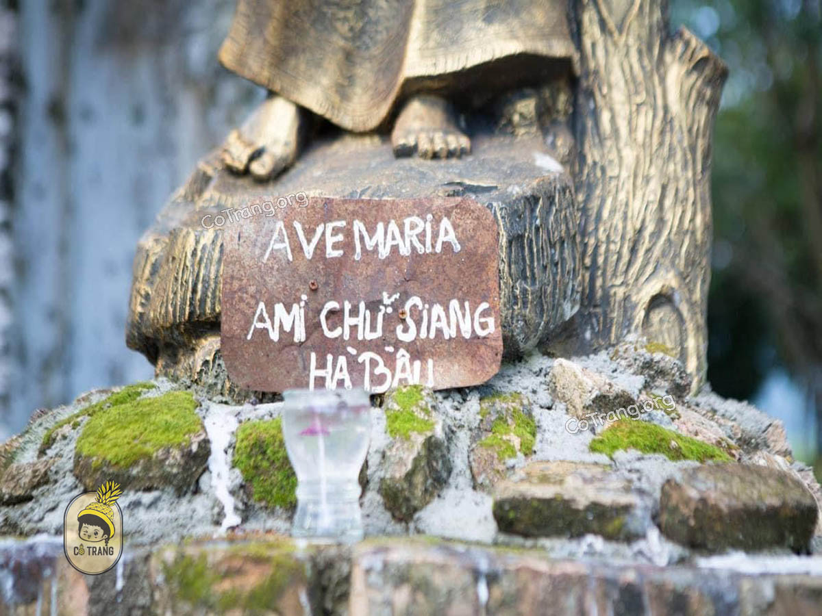 Không gian thực tế tại Nhà Thờ Cổ H’Bâu Gia Lai (ảnh sưu tầm)