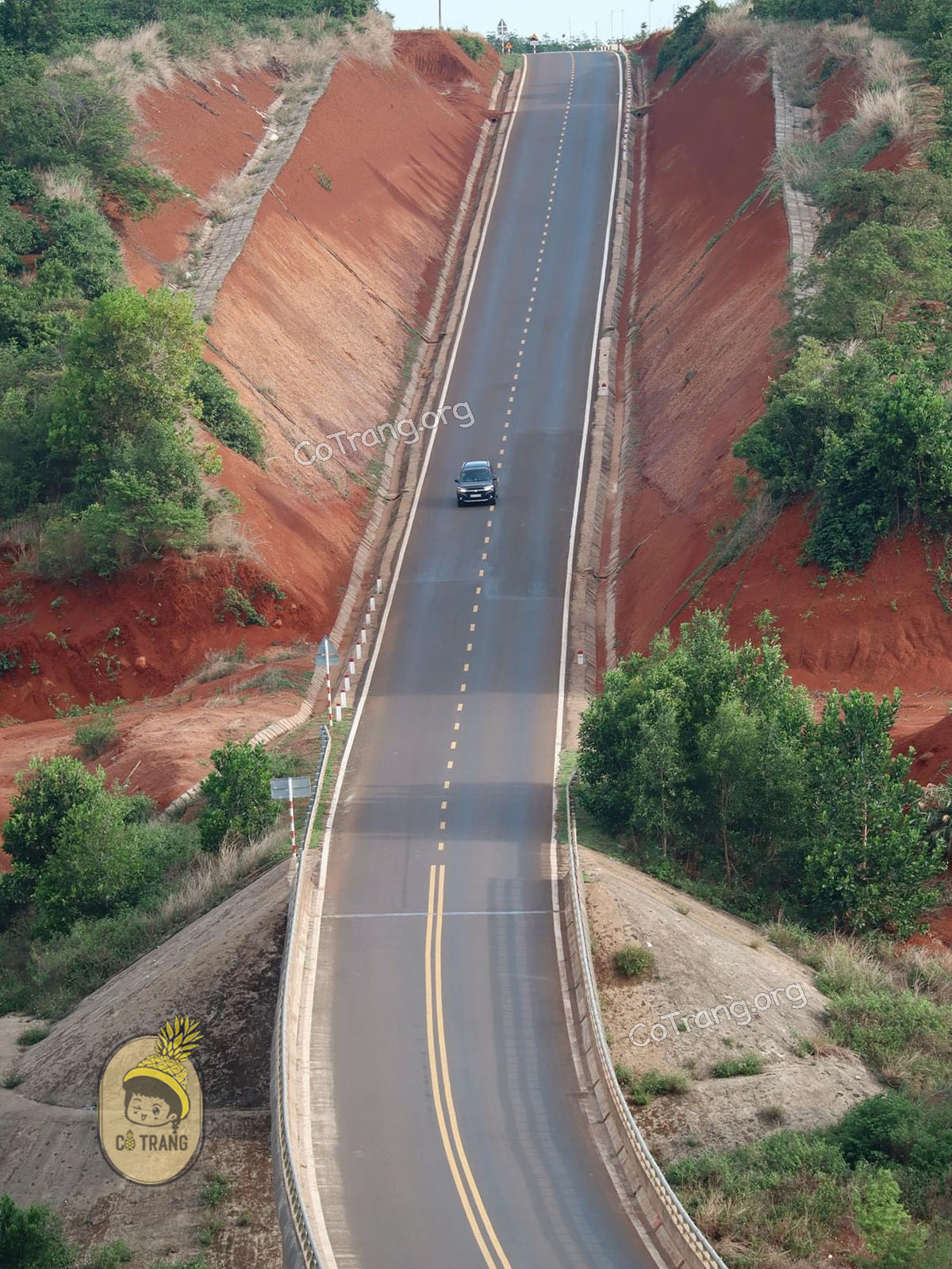 Hình ảnh Con Đường Dốc Dựng Đứng ở Gia Lai (ảnh sưu tầm)