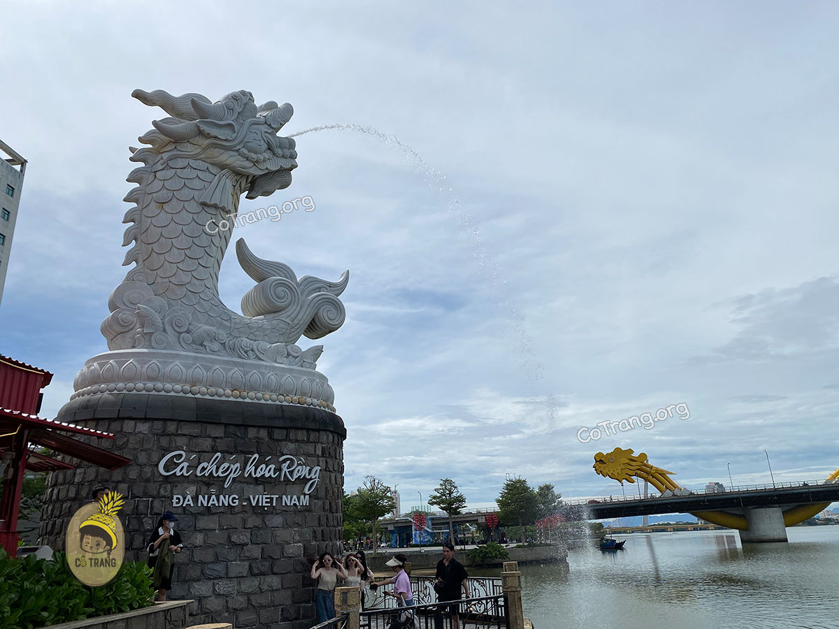 Không gian tại Tượng Cá Chép Hoá Rồng Đà Nẵng 