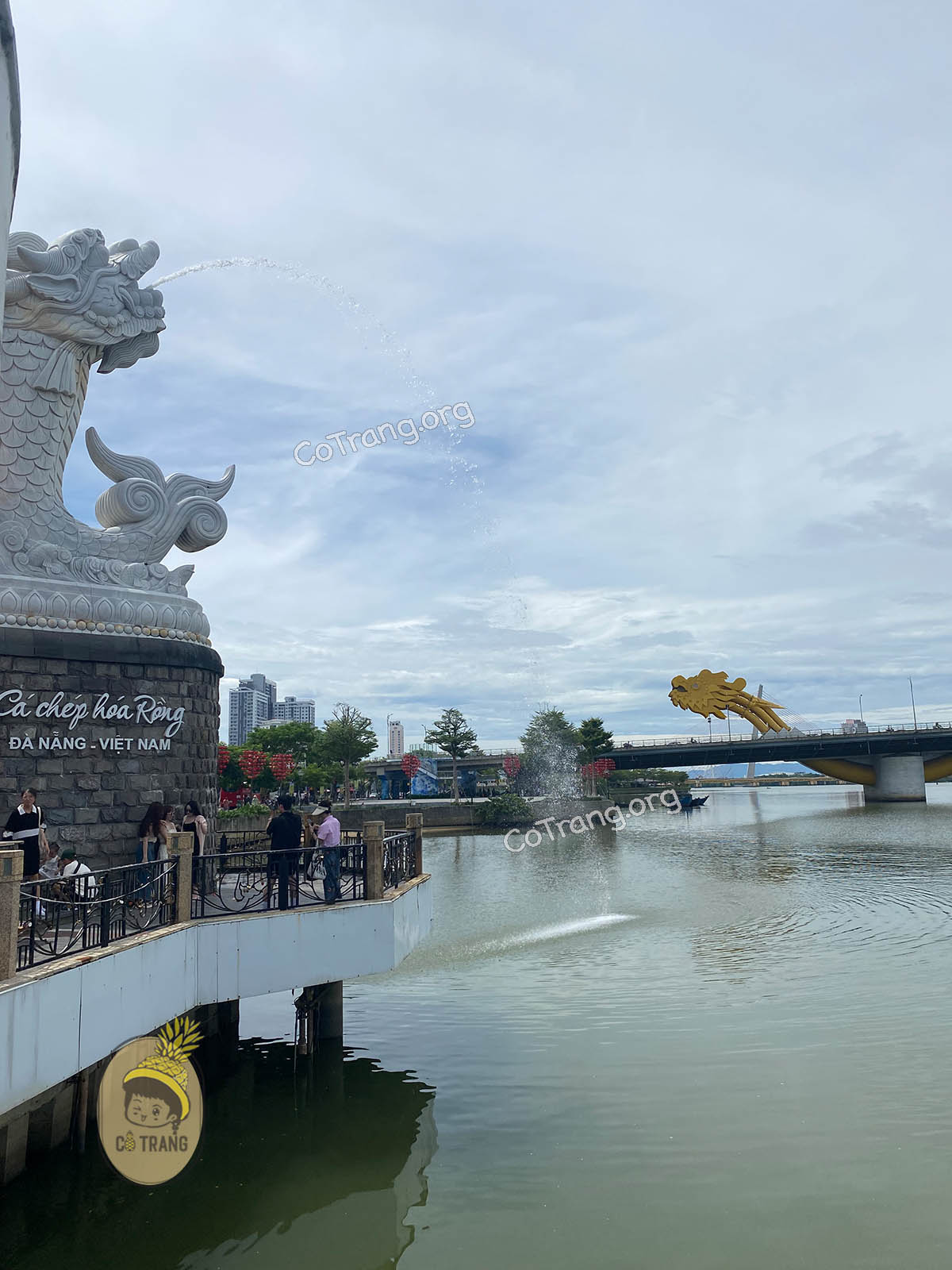 Không gian tại Tượng Cá Chép Hoá Rồng Đà Nẵng 