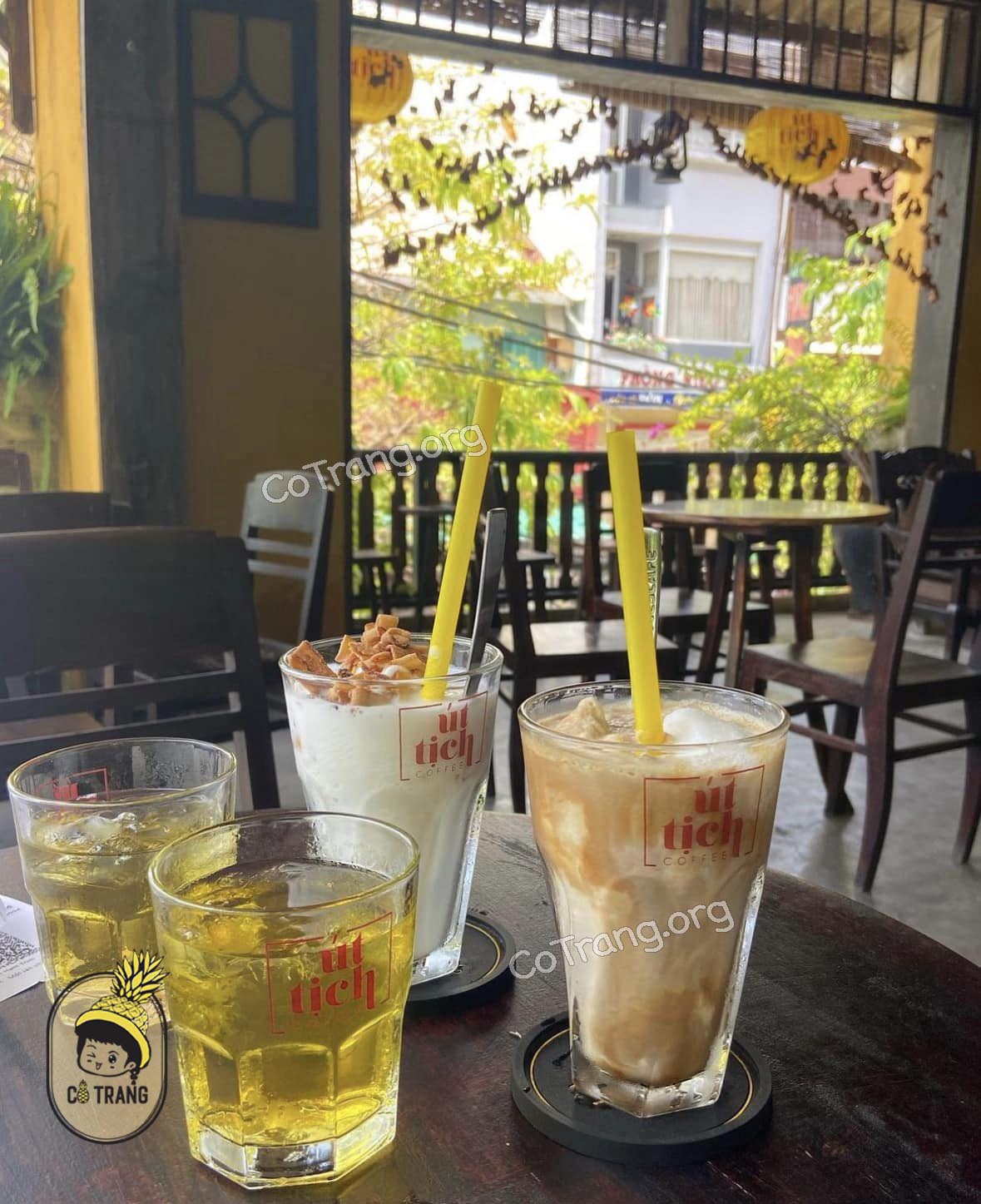 Không gian đồ uống thực tế tại Út Tịch Cafe
