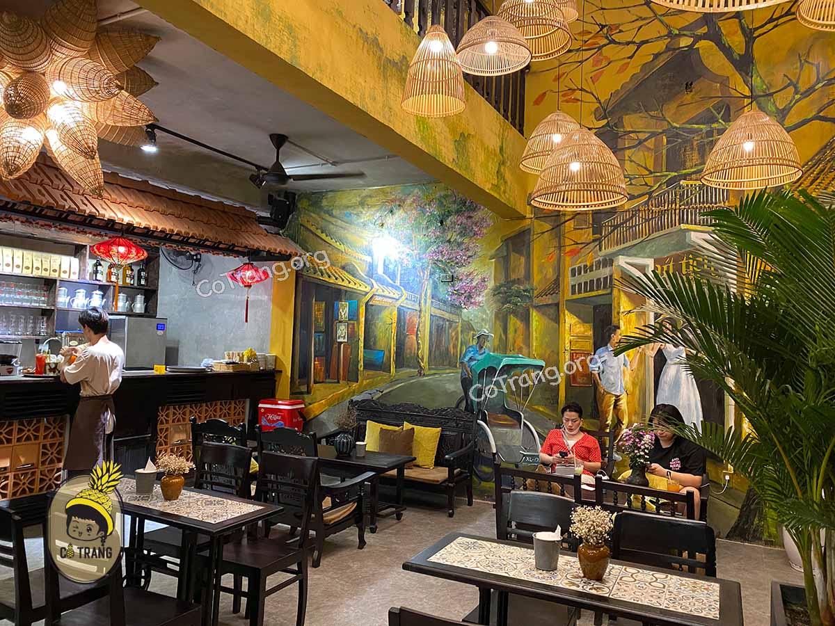 Không gian đồ uống thực tế tại Út Tịch Cafe