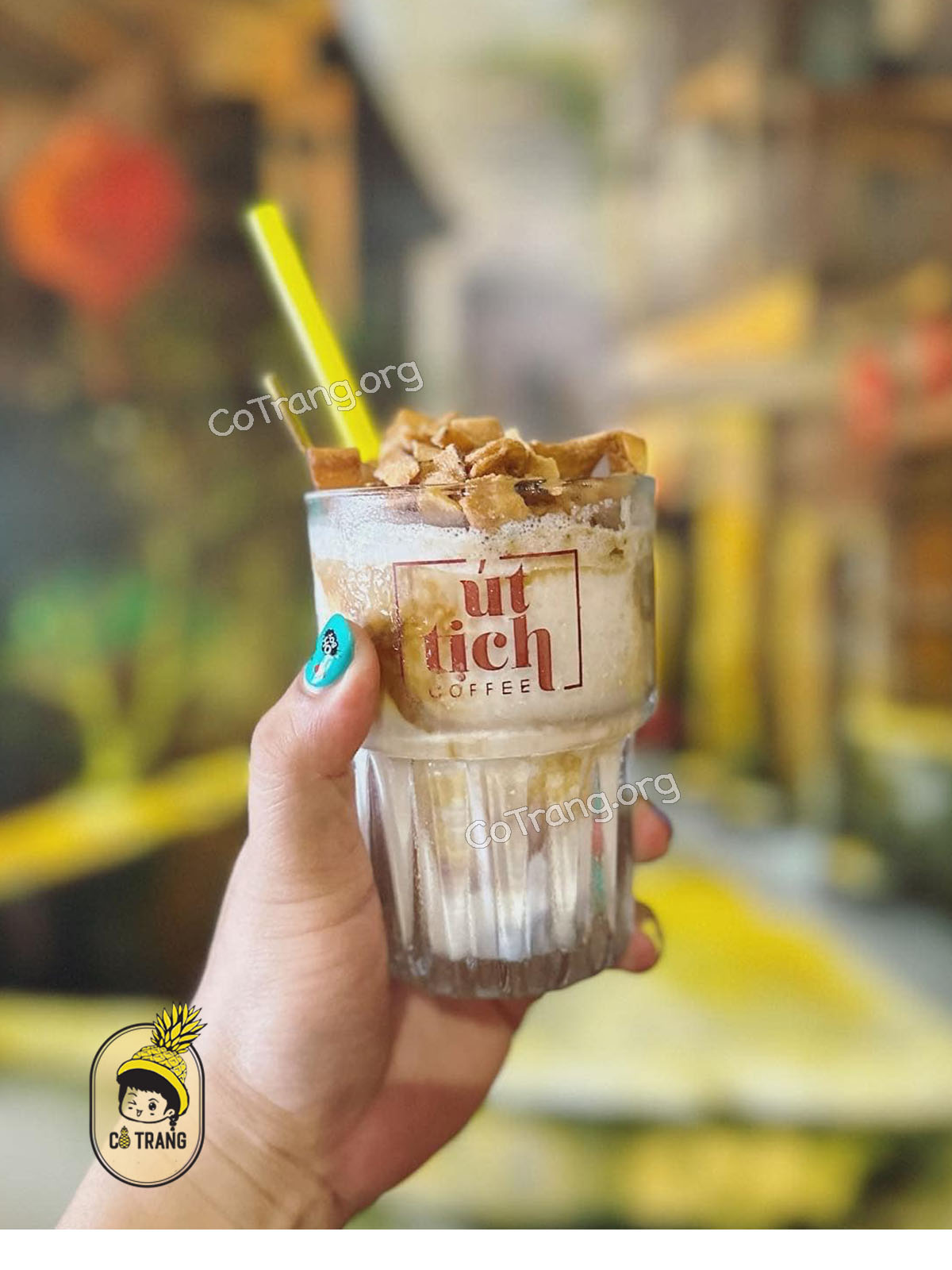 Không gian đồ uống thực tế tại Út Tịch Cafe