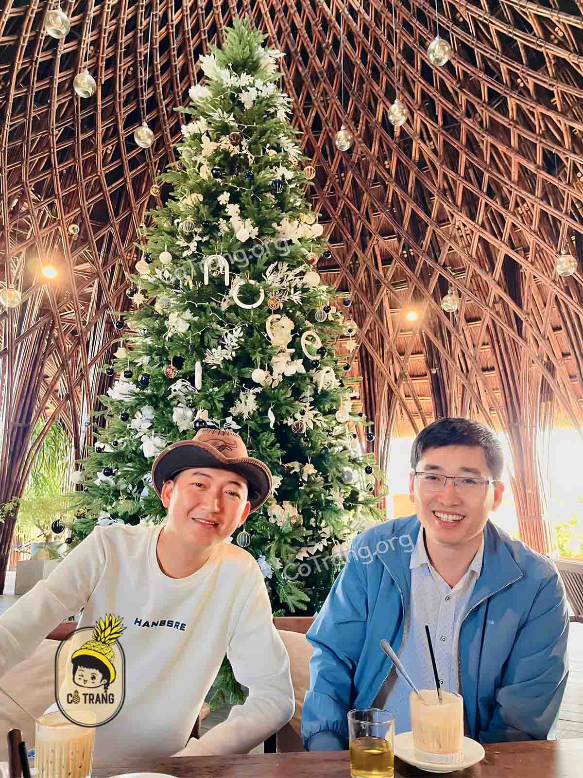 Menu Thực đơn và góc checkin tại Nocenco Cafe Vinh