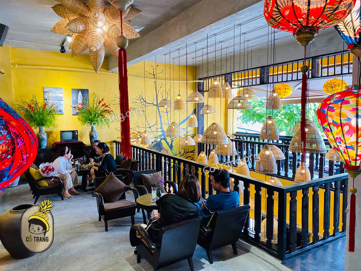 Út Tịch Cafe - 100 Bạch Đằng