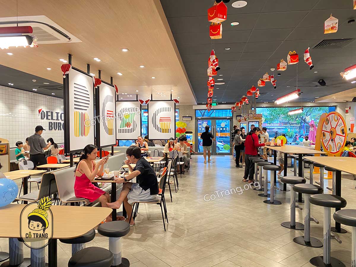 Không gian thực tế tại McDonald's Đà Nẵng - 05 Nguyễn Văn Linh