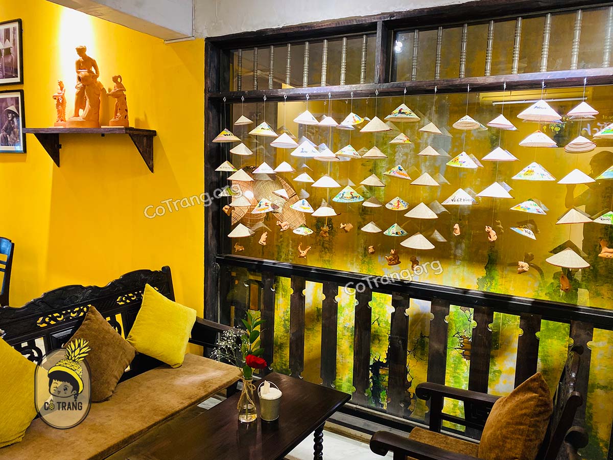 Không gian đồ uống thực tế tại Út Tịch Cafe