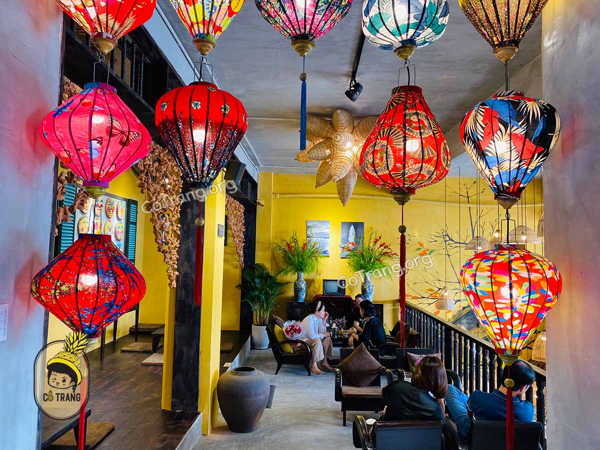 Không gian đồ uống thực tế tại Út Tịch Cafe
