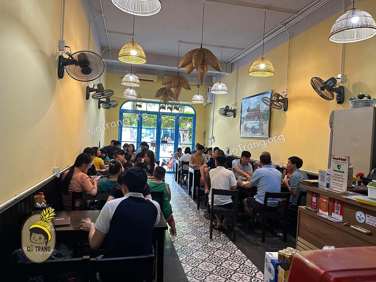 Không gian thực tế tại Cơm Gà Bà Nguyệt Tam Kỳ