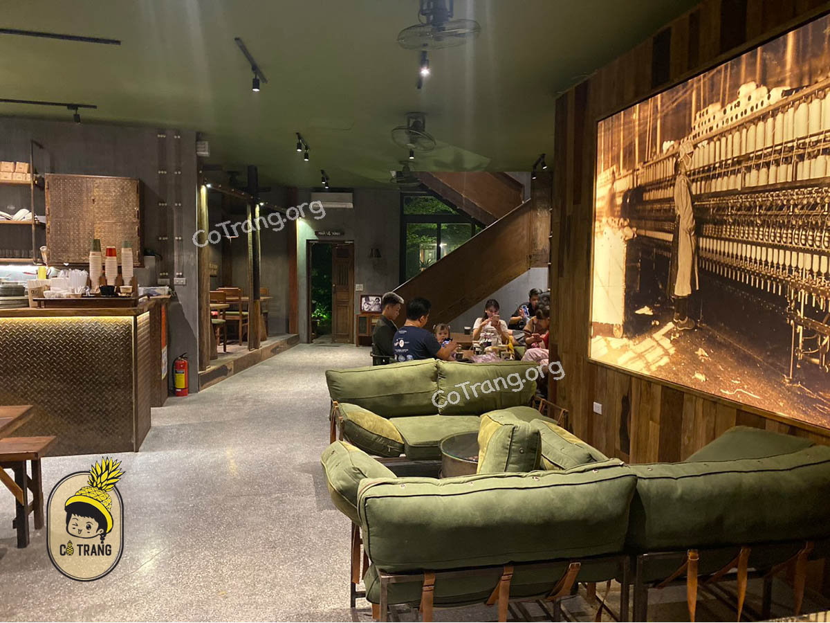 Không gian và đồ uống tại Cộng Cafe Vinh