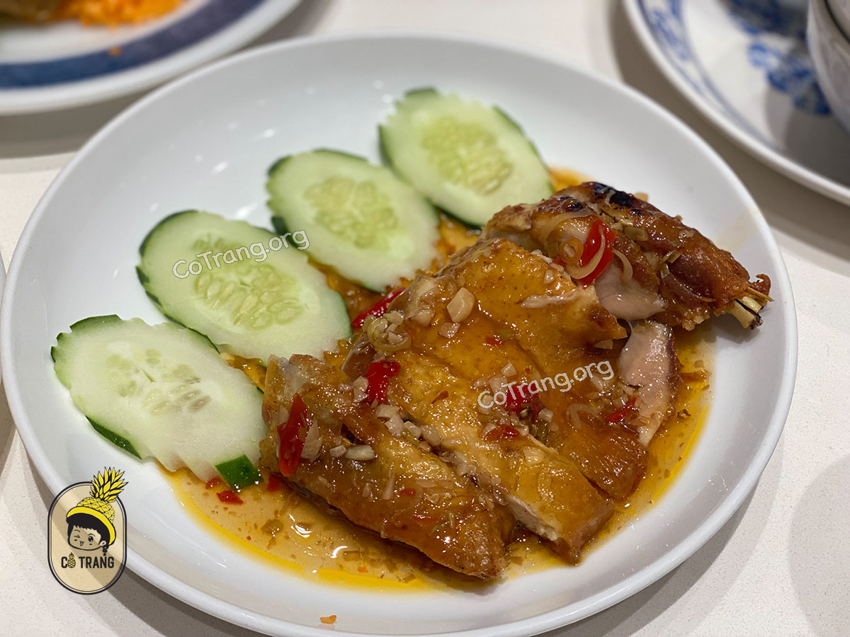 Không gian và món ăn thực tế tại Nhà Hàng Hồng Ngọc Đà Nẵng